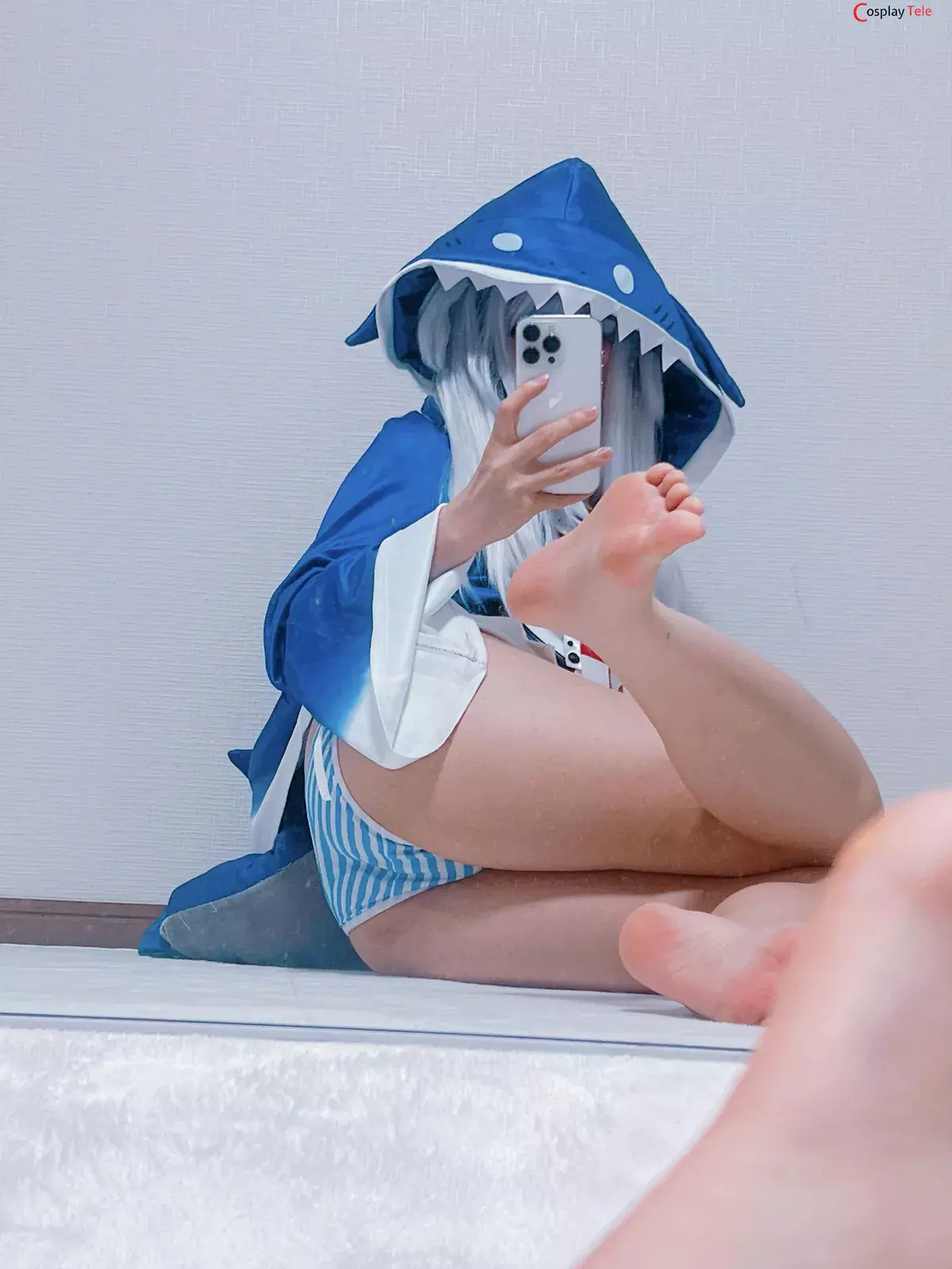 Unknown Cosplayer cosplay Gawr Gura – Hololive “10 photos and 1 video”