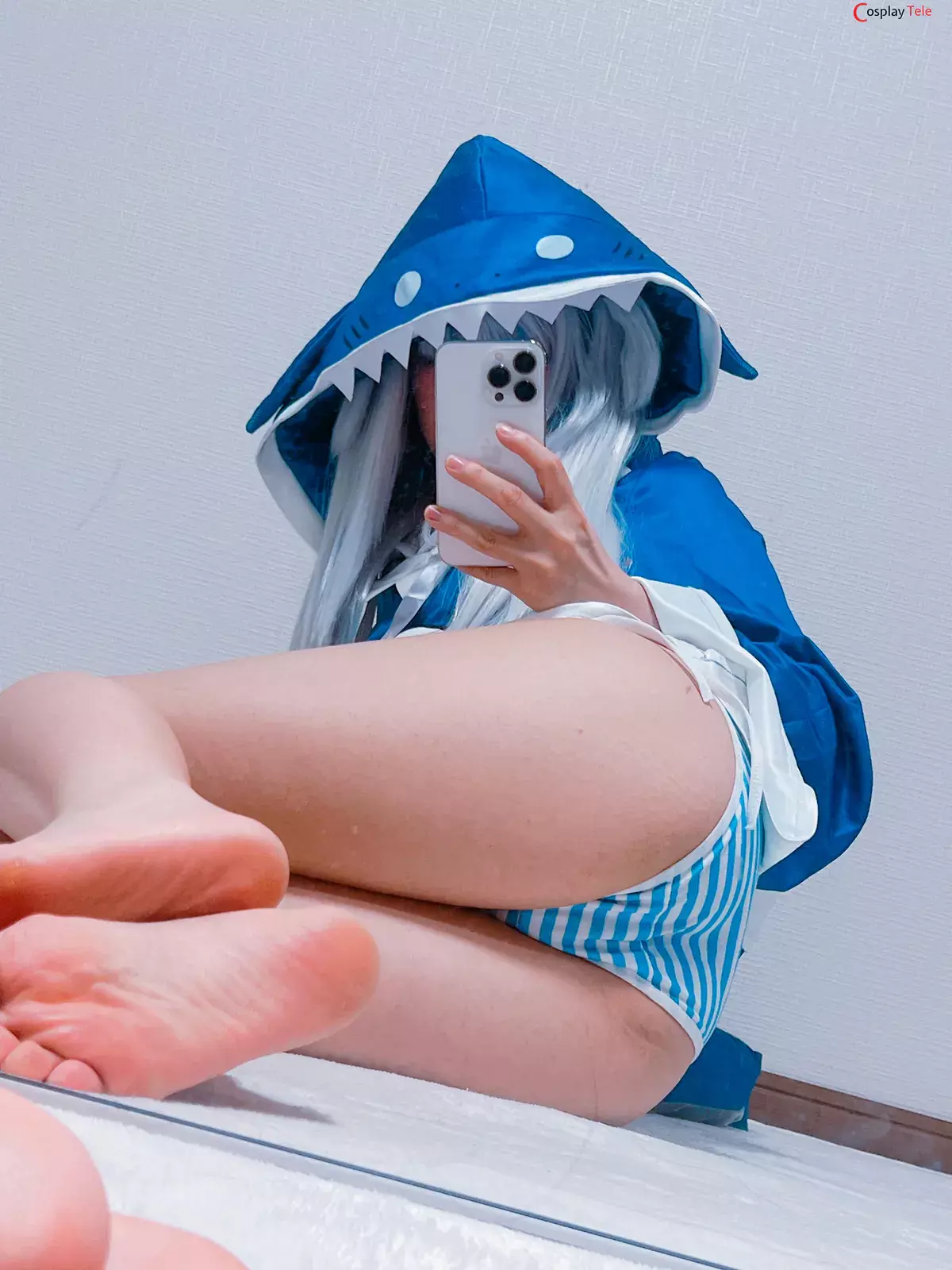 Unknown Cosplayer cosplay Gawr Gura – Hololive “10 photos and 1 video”