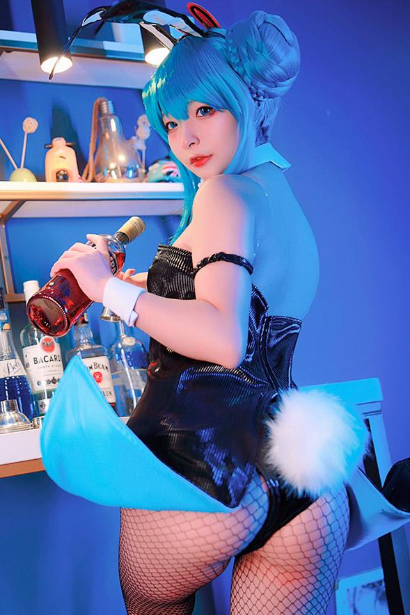 Yuuhui玉汇 – Hatsune Miku (Black Bunny)