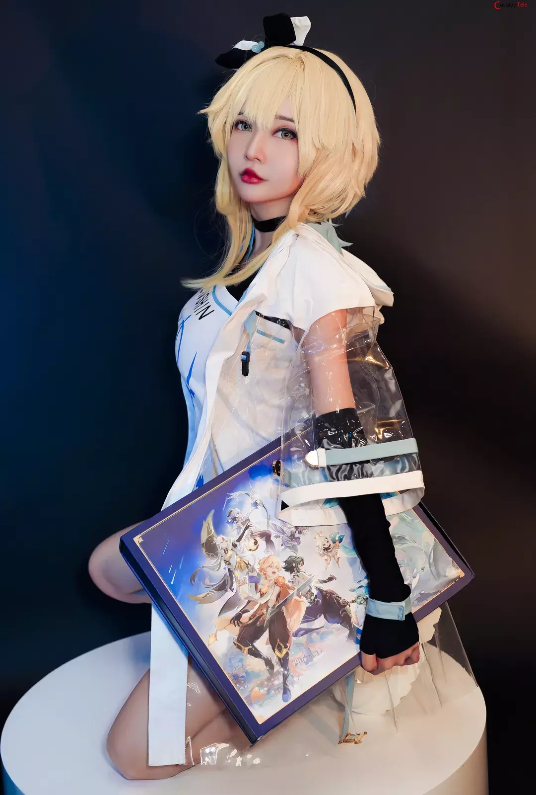 Unknow Cosplayer cosplay Lumine Hoyofest and Christmas – Genshin Impact “42 photos”