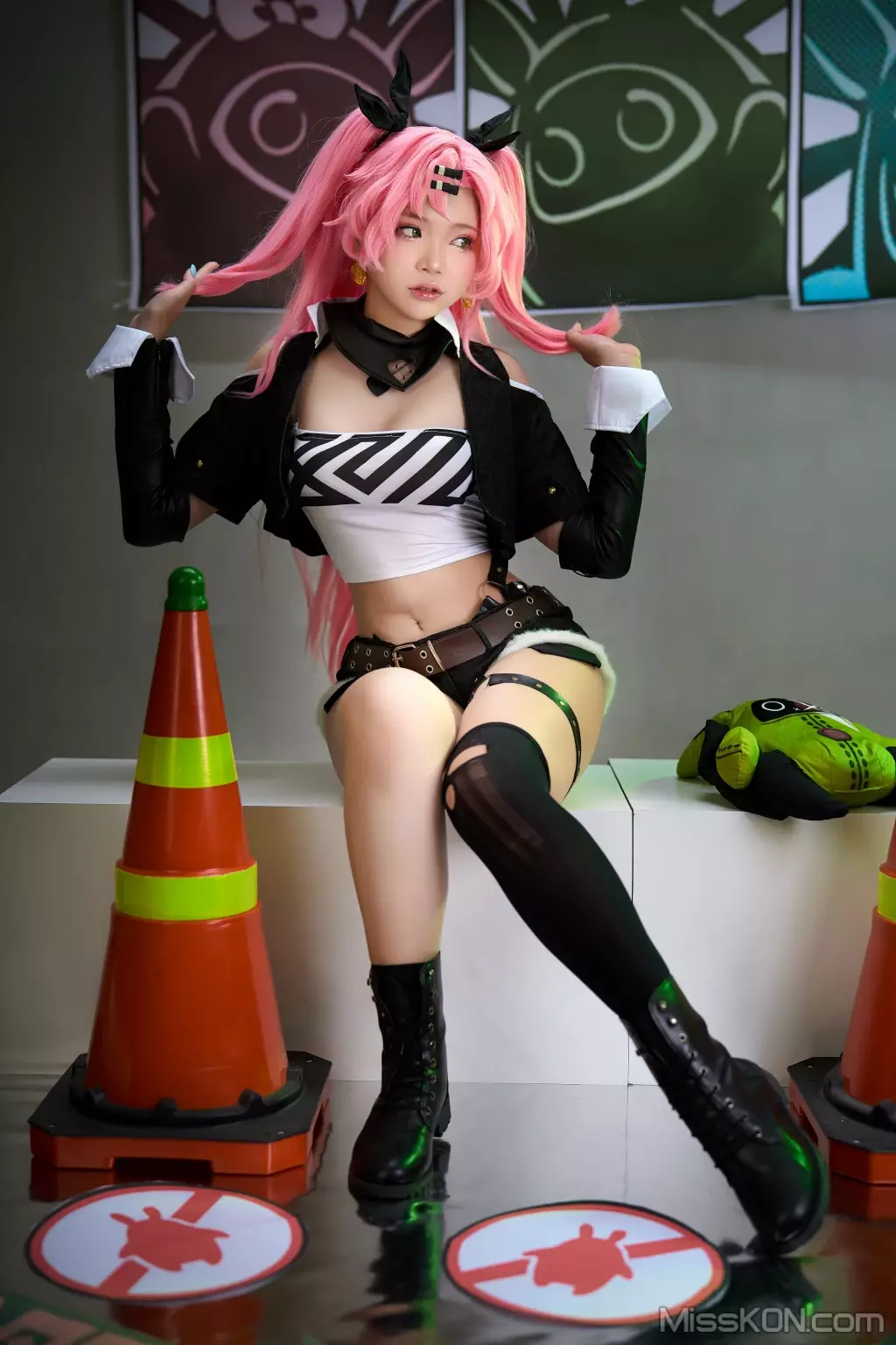 Coser@ZinieQ: Nicole (Zenless Zone Zero) (34 photos)