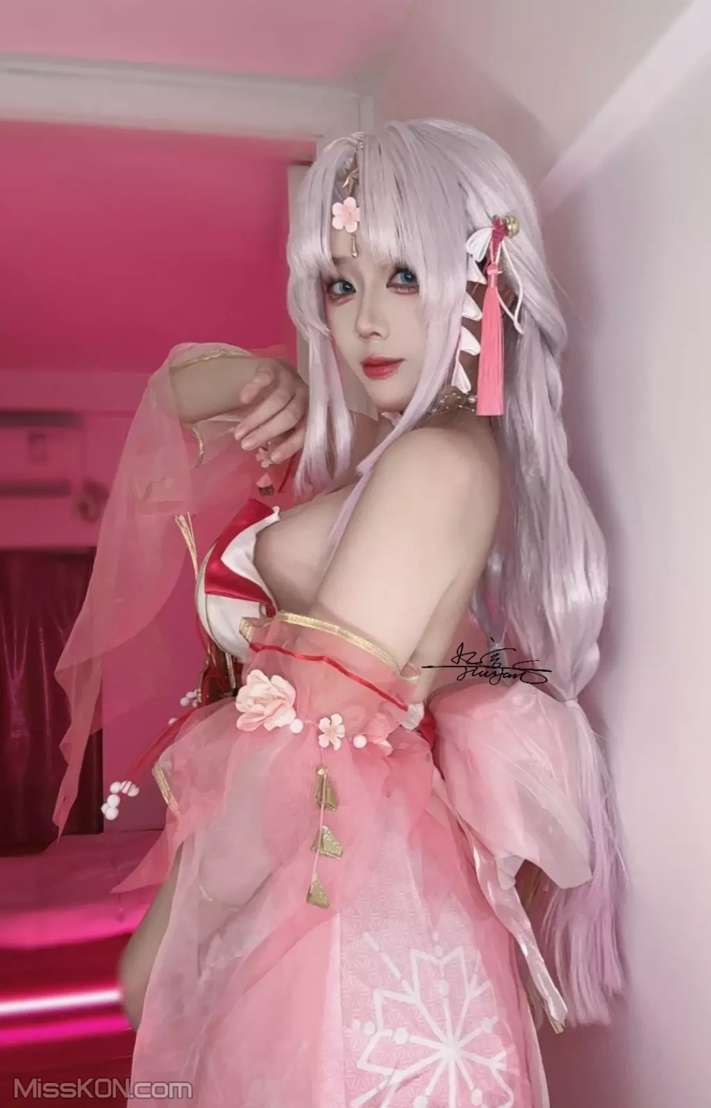 Coser@九言: 胡桃 (31 photos + 9 videos)