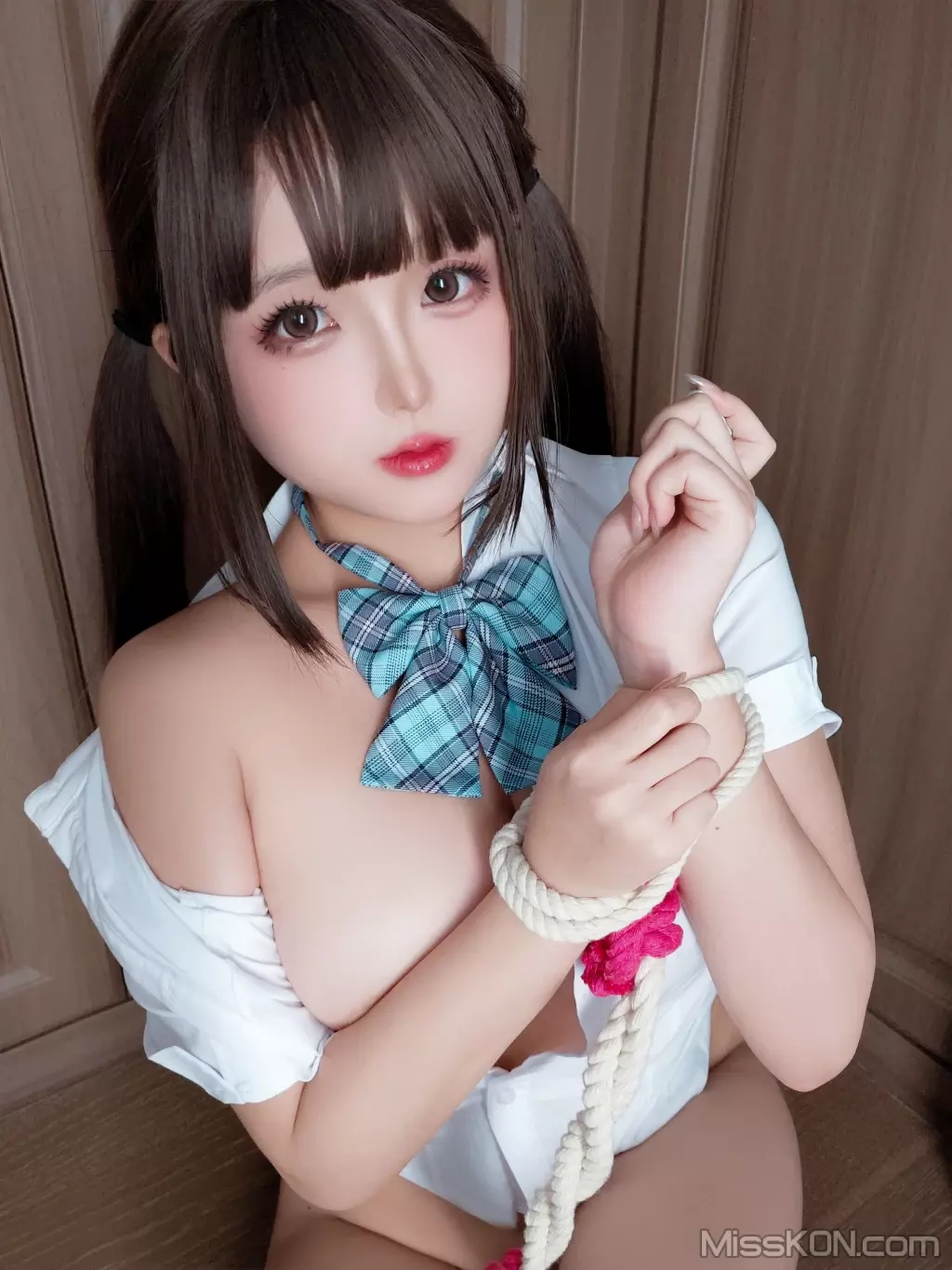 Coser@日奈娇: 更衣室 (195 photos)