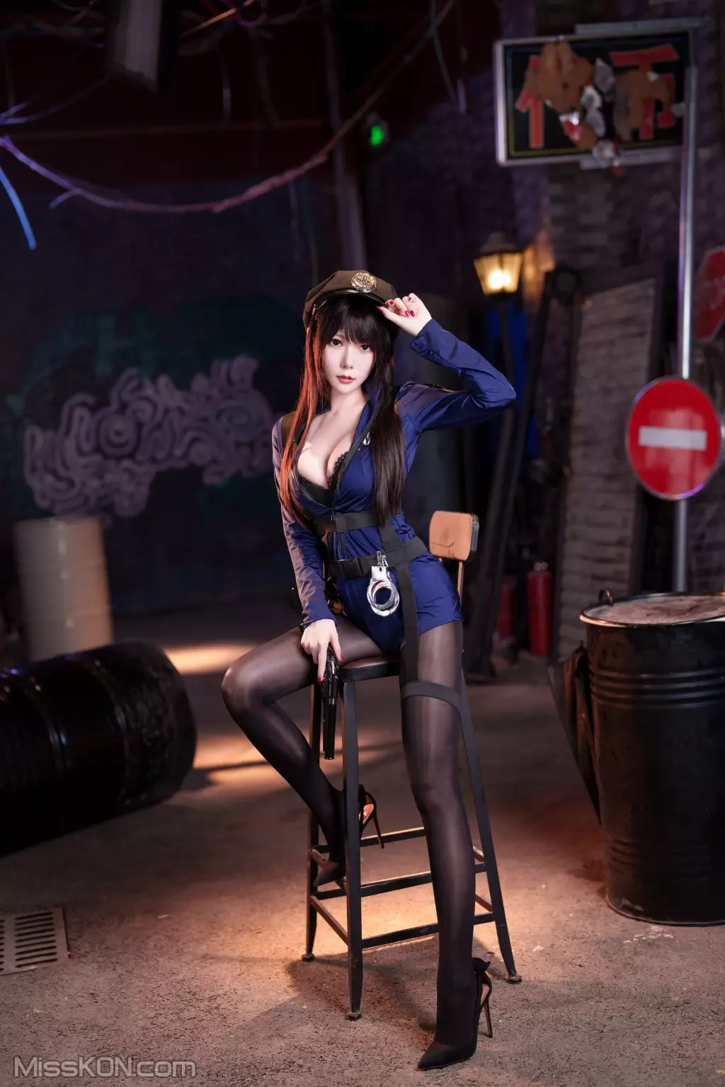 Coser@香草喵露露: 2023年11月舰长 女警 (40 photos + 1 video)