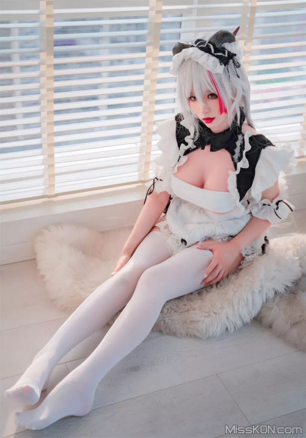 Coser@轩萧学姐: 碧蓝航线 埃吉尔女仆 (66 photos)