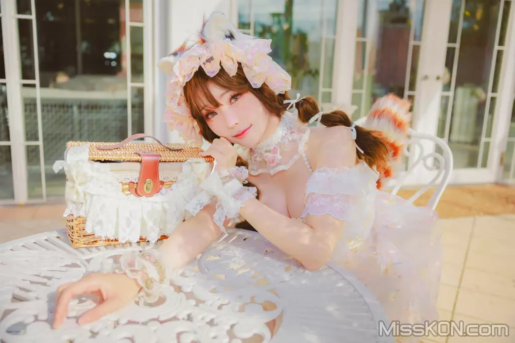 Coser@Ely_eee (ElyEE子): Red panda & Apple 小熊貓蘋果香 (30 photos)