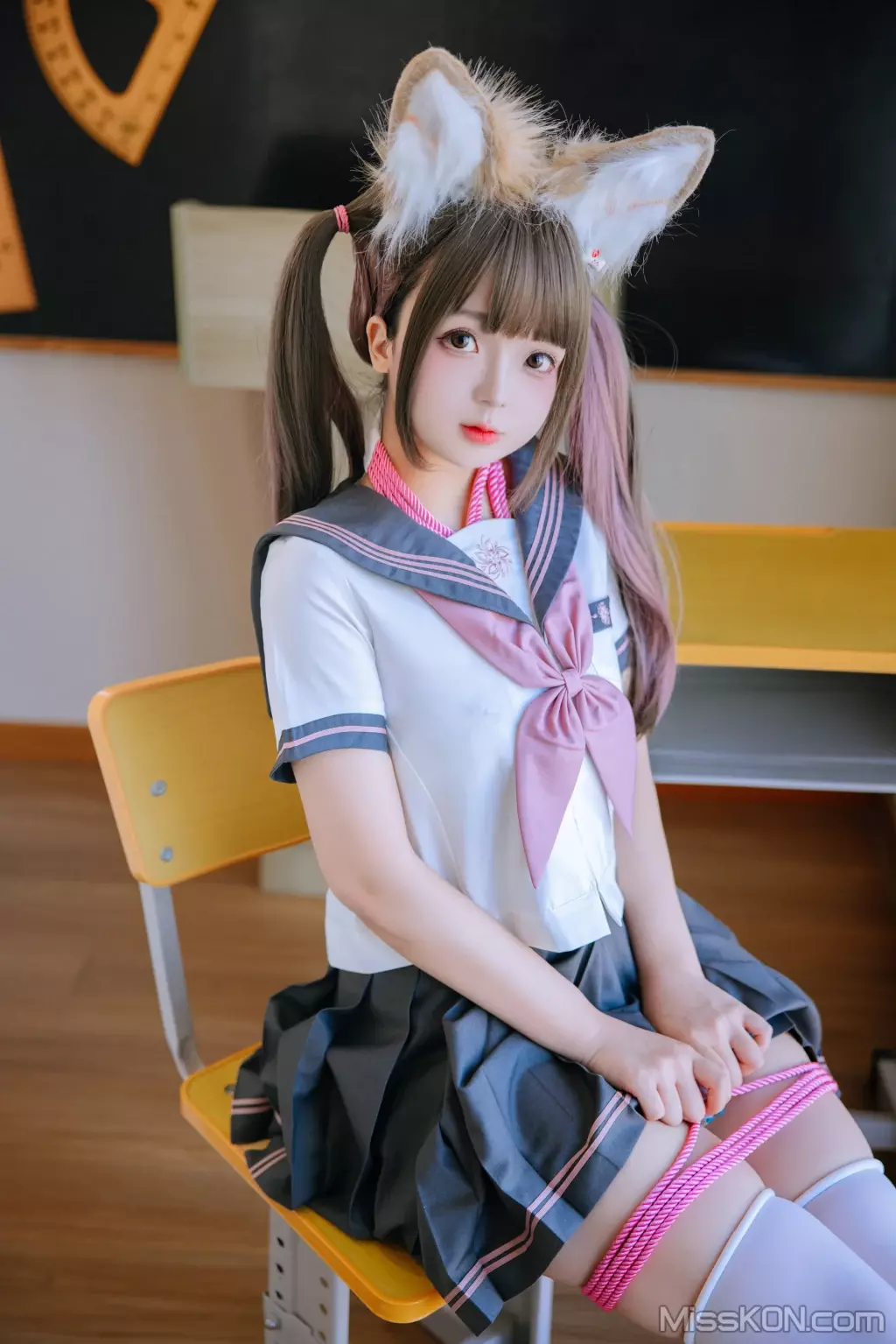 Coser@日奈娇: 课桌捆绑 (150 photos + 3 videos)