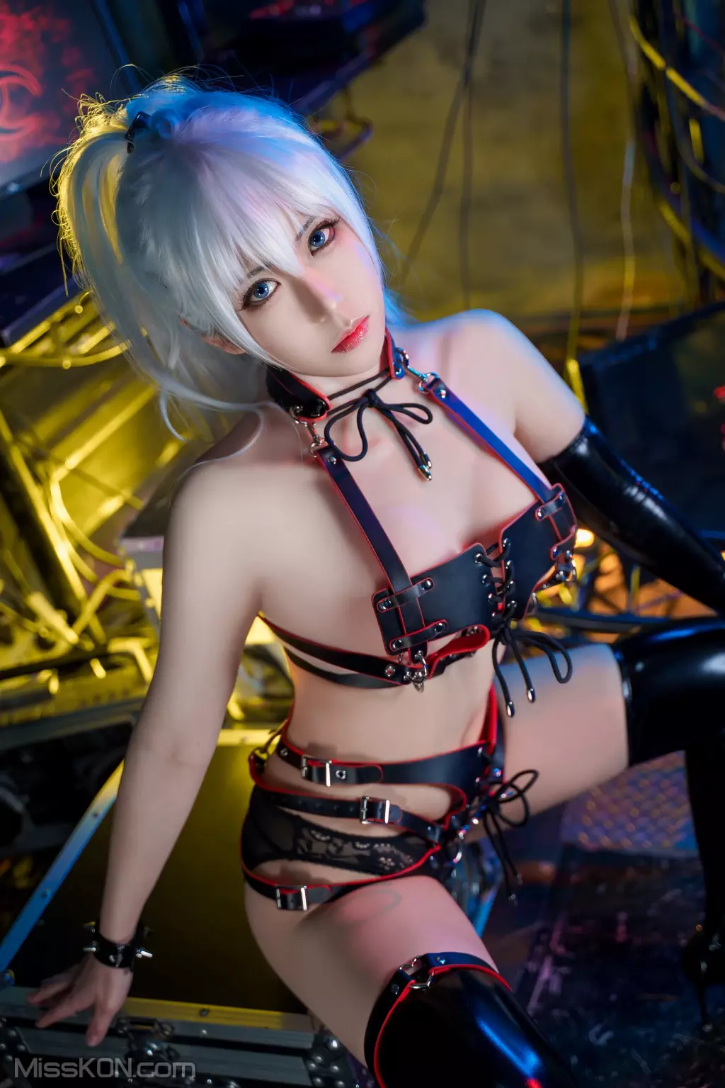 Coser@虎森森: 皮革女王 (25 photos)