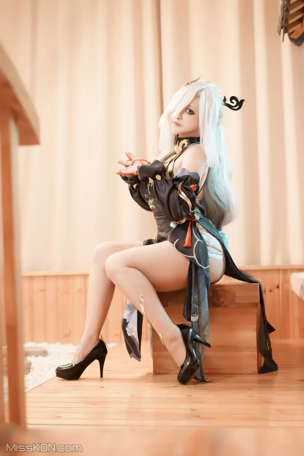 Coser@洛璃LoLiSAMA: 申鹤 (83 photos + 1 video)