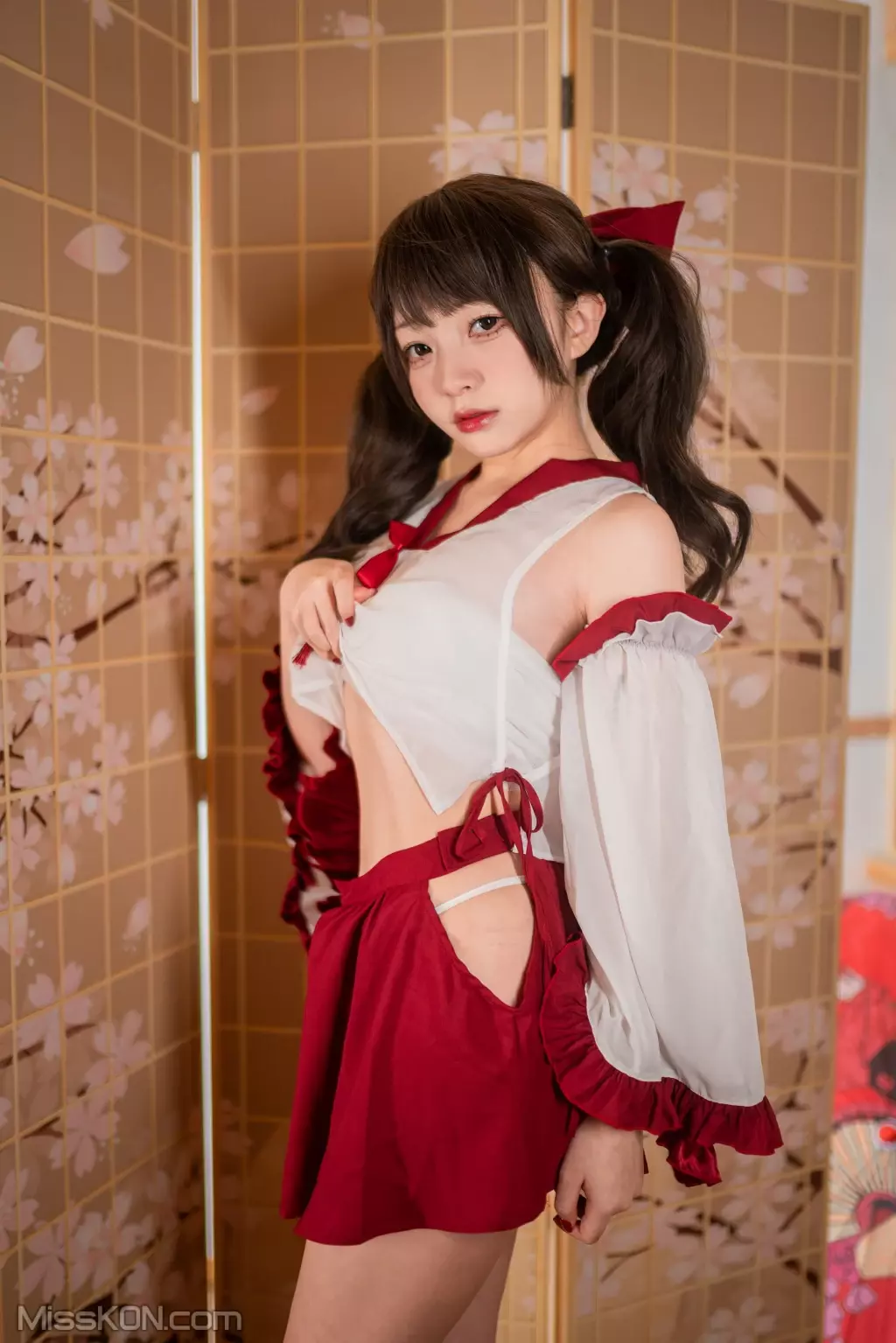 Coser@花铃: 小巫女 (85 photos)