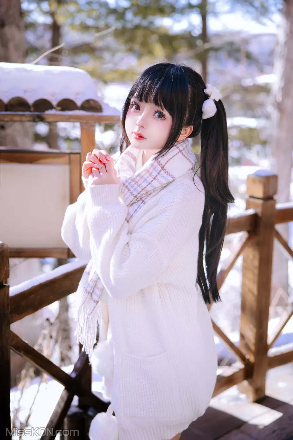 Coser@日奈娇: 雪地少女 (108 photos + 2 videos)