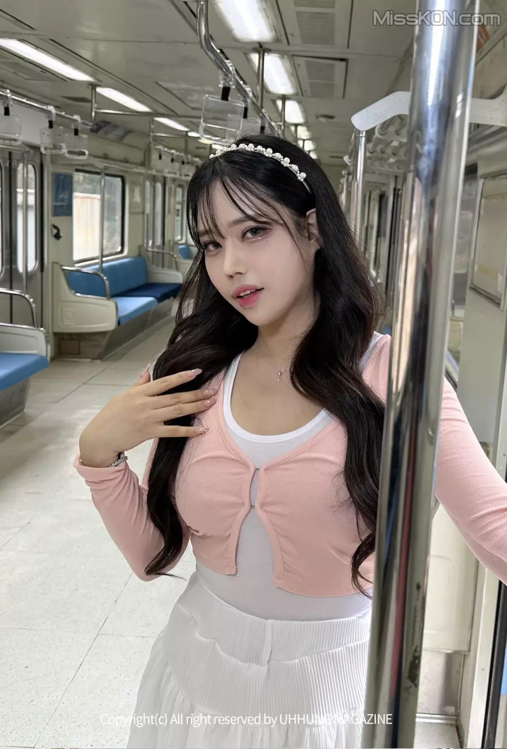 [UHHUNG MAGAZINE] Hani (하니): The Girlfriend on The Subway (100 photos)