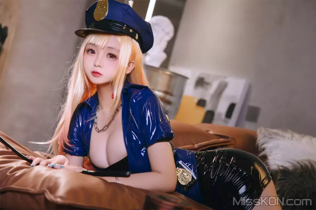 Coser@日奈娇: 喜多川海梦女警 (80 photos)