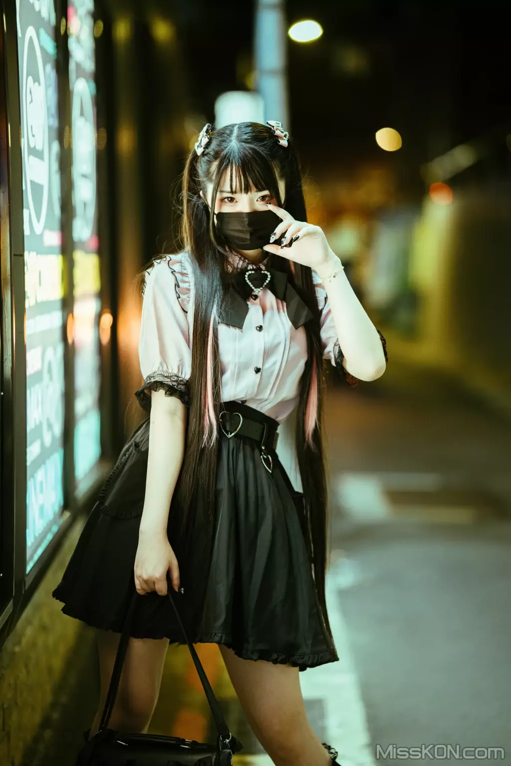 Coser@落落Raku: Night LiLy 夜百合 (88 photos + 1 video)