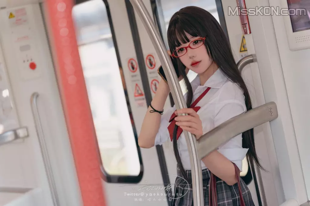 Coser@黏黏团子兔: 电车惊魂& 期待 (72 photos + 1 video)