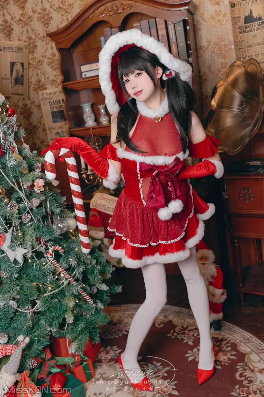 Coser@黏黏团子兔: 魔女圣诞夜 (70 photos + 1 video)