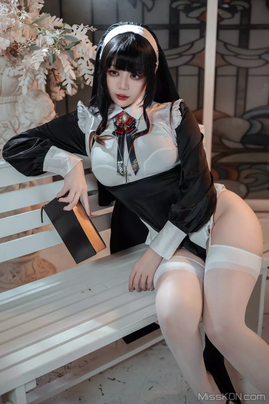 Coser@九言: 修女与狗 (60 photos + 6 videos)