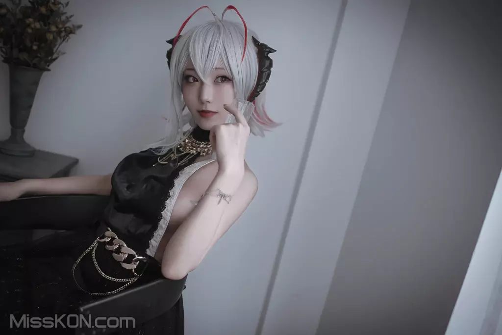 Coser@切切Celia: 明日方舟 W 礼服 (20 photos)