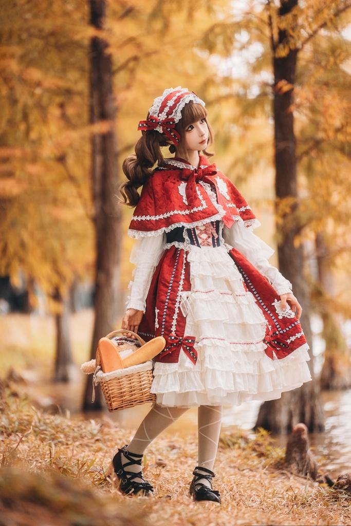 Chunmomo 蠢沫沫 – Little Red Riding Hood