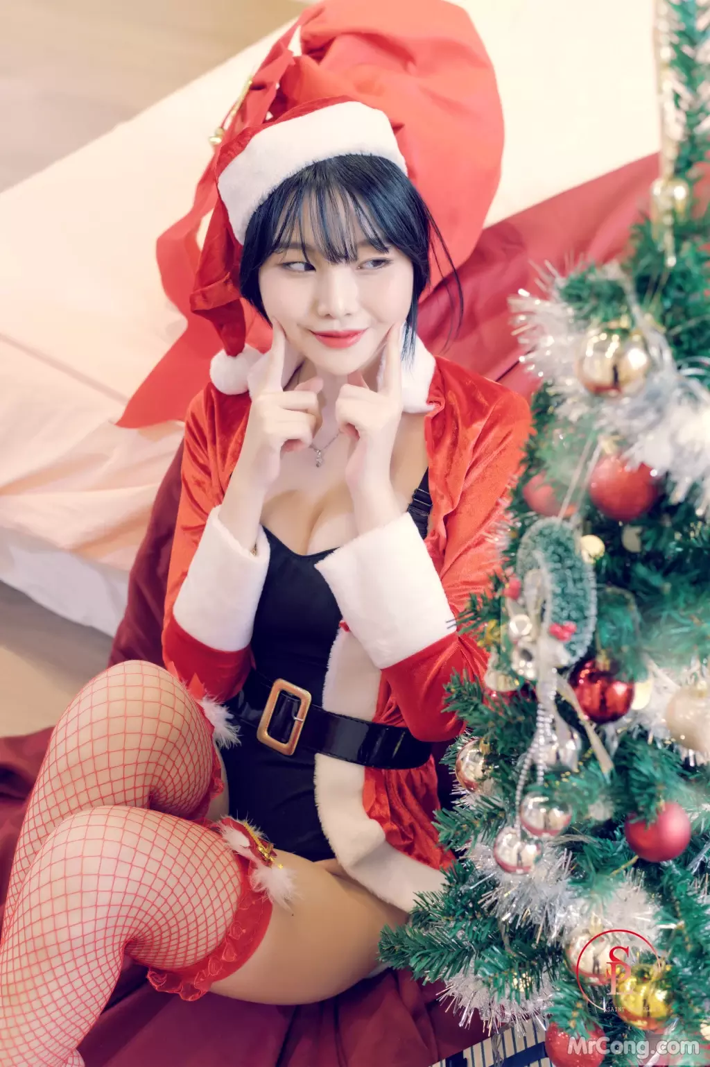 SAINT Photolife – Yuna (유나): Vol.24 Merry Yuna’s Xmas (65 photos + 1 video)