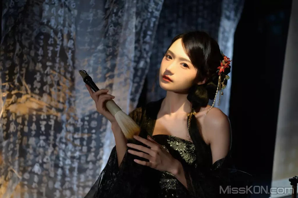 Coser@兔子Zzz不吃胡萝卜: 执笔之思 (35 photos)