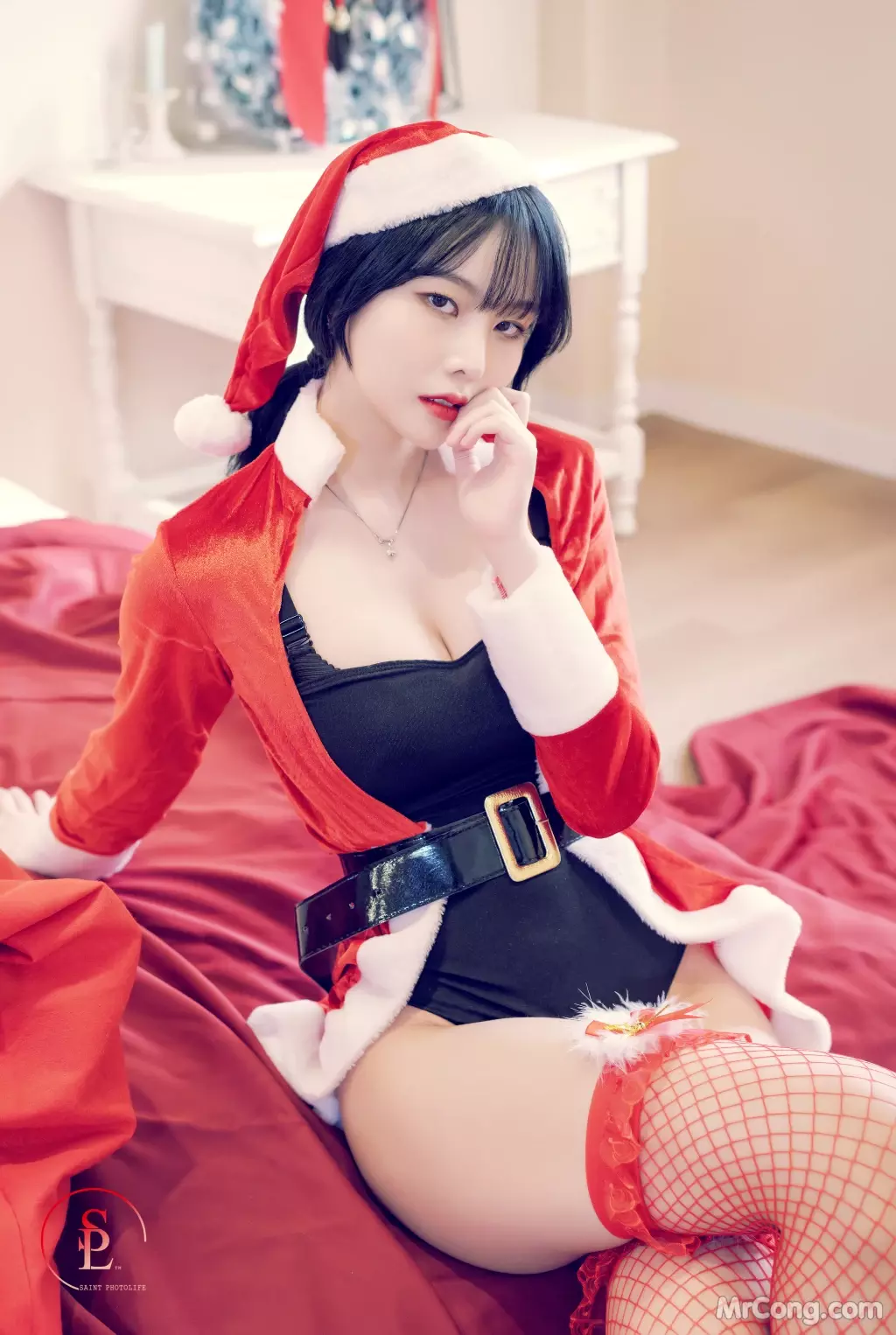 SAINT Photolife – Yuna (유나): Vol.24 Merry Yuna’s Xmas (65 photos + 1 video)