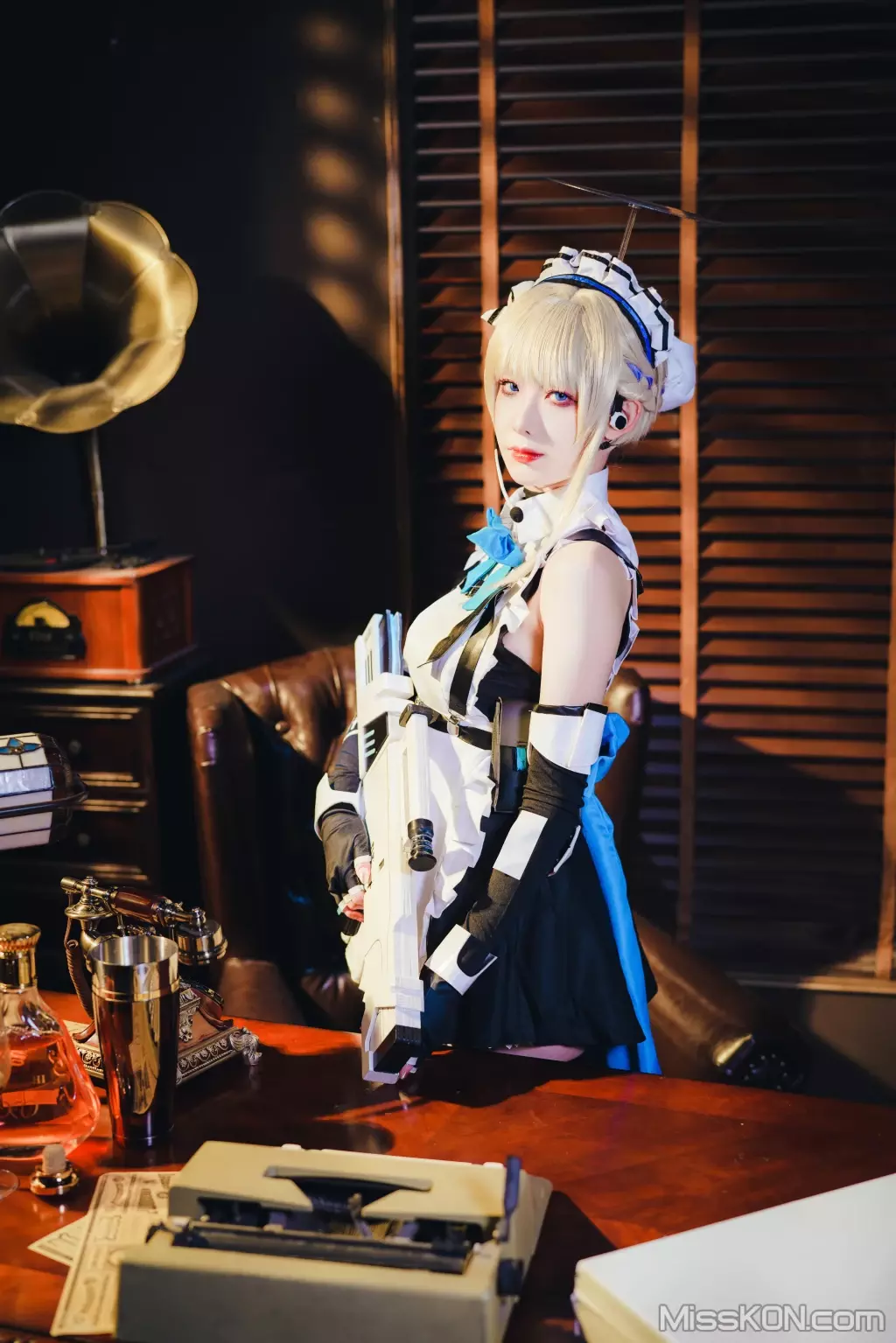 Coser@封疆疆v: 飞鸟马时 女仆 (28 photos)